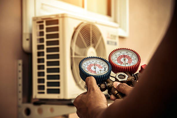 Professional Ac Installation technician working in Commiskey, IN